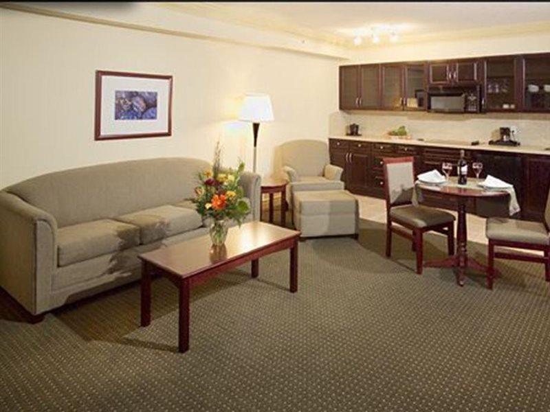 Chateau Nova Kingsway エドモントン エクステリア 写真