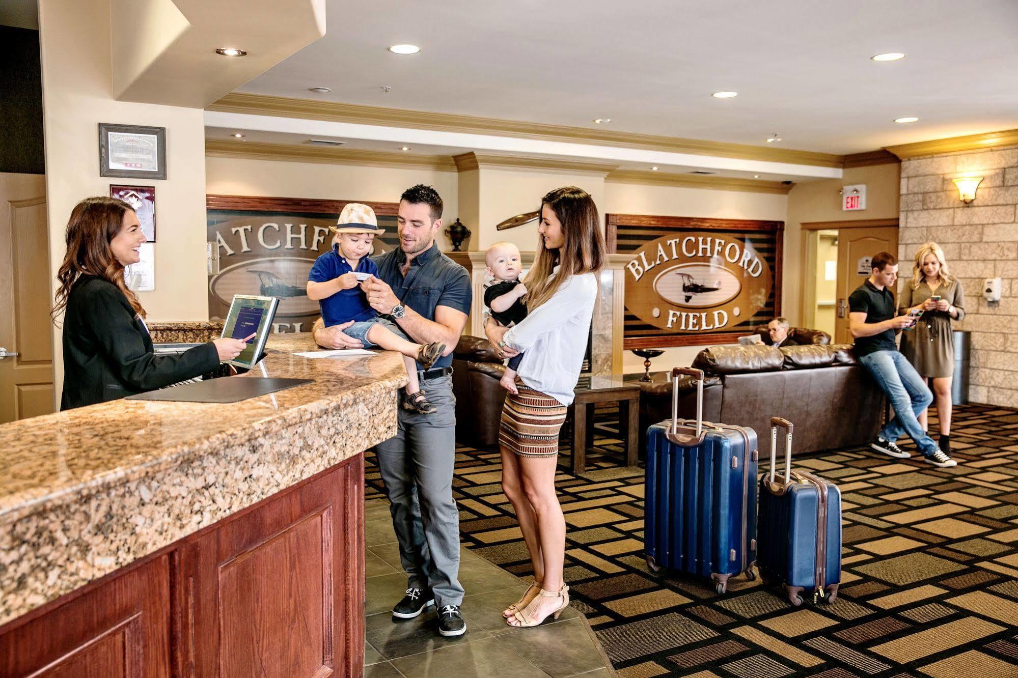 Chateau Nova Kingsway エドモントン エクステリア 写真